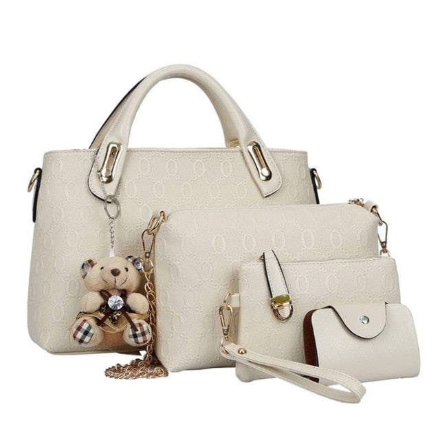 Bolso de mano de piel con cadena grabada