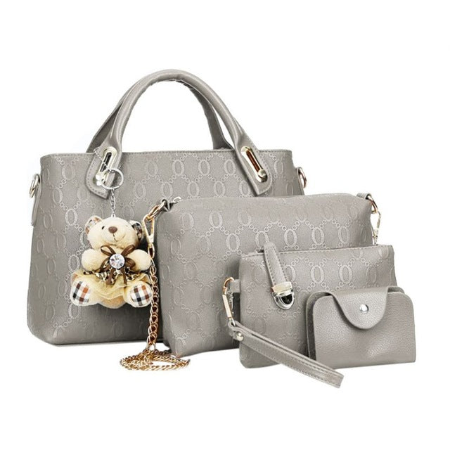 Bolso de mano de piel con cadena grabada