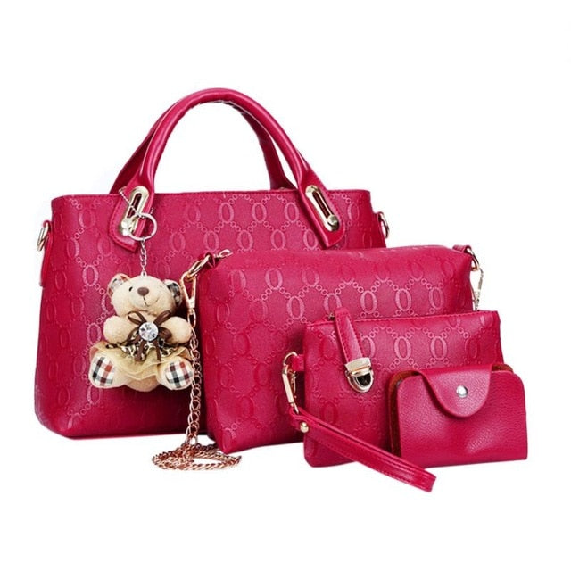 Bolso de mano de piel con cadena grabada